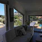 Apartment Elloise *