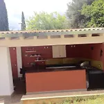 Elloise Apartman