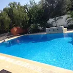 Elloise Apartman