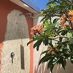Elloise Apartman
